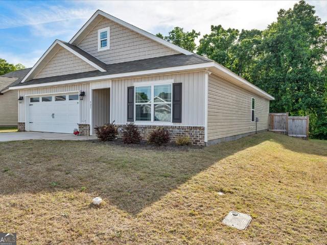 137 Red Tail Circle