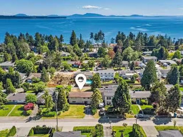 13850 Blackburn Avenue, White Rock, BC, V4B 2Y8 house for sa.