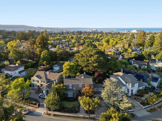 1386 Hillside Circle