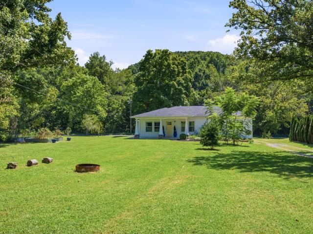 1389 Louisville Hwy