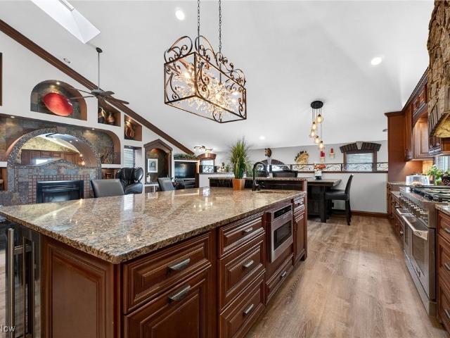 13817 Lakewood Heights Boulevard