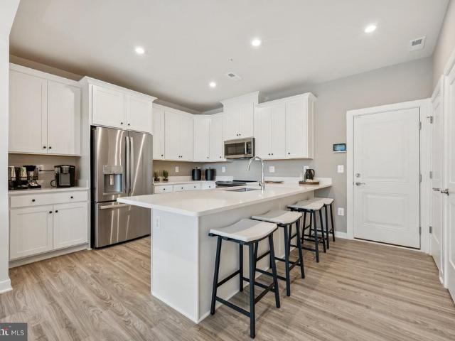 13818 Quartz Avenue