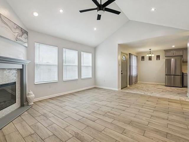 13820 pierres court