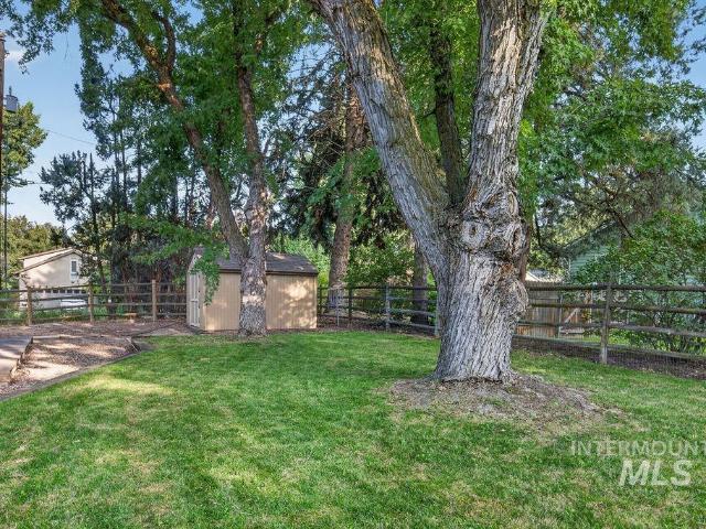 1383 E Fall Ct