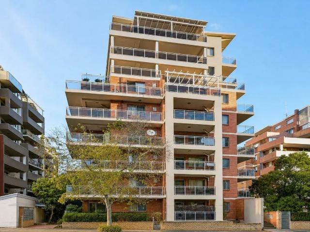 13/8 10 Lachlan Street, LIVERPOOL NSW 2170