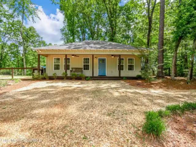 138 COVE DR, ECLECTIC, AL 36024