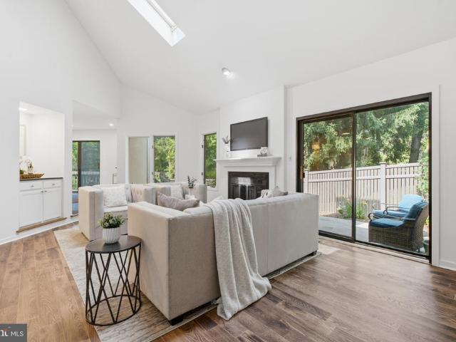 138 Montrose Avenue # 26