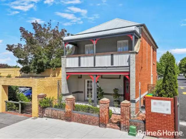 138 Russell Street, BATHURST House for rent Listed by Rental.