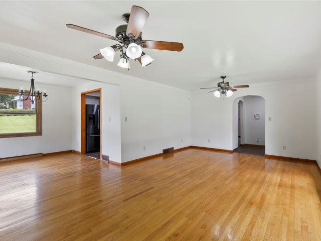 138 W Sunbury Rd