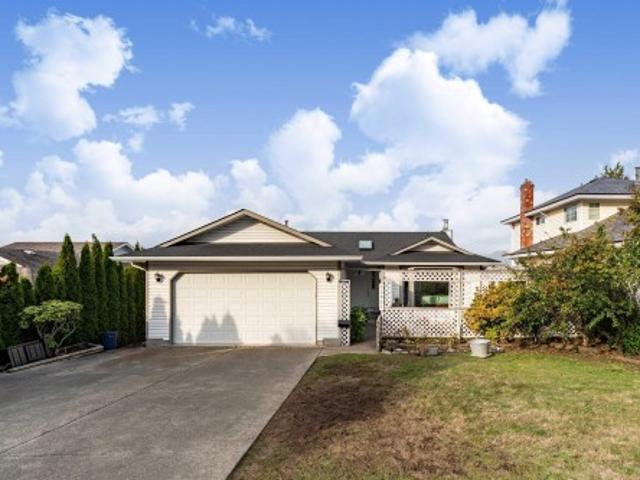13957 A Avenue, Surrey, BC, V3R 9Y4 house for sale | Listing ID R3178 | Royal LePage