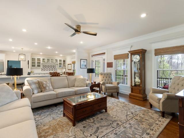 1395 Roy Sellers Rd