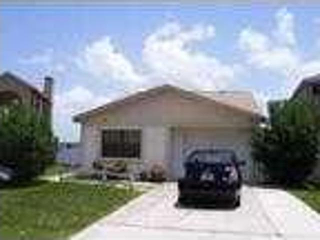 $1395 / 2br 2 Bath Waterfront Furnished with 1 Car Garage