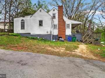 1390 Roanoke Street