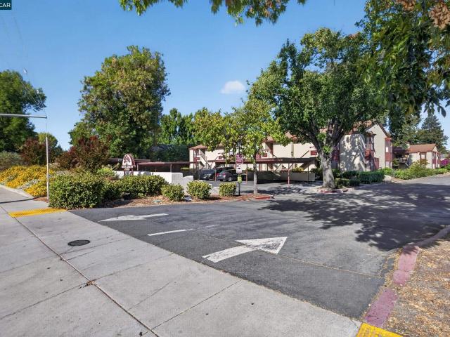 1391 Monument Blvd 1