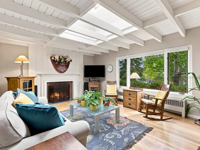 1391 44th Street