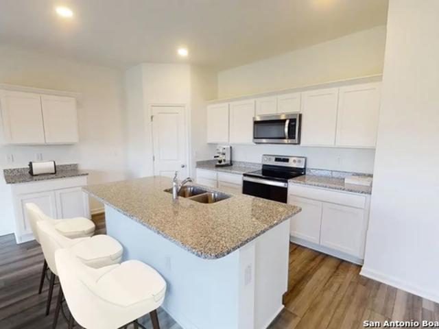 13923 Birch View