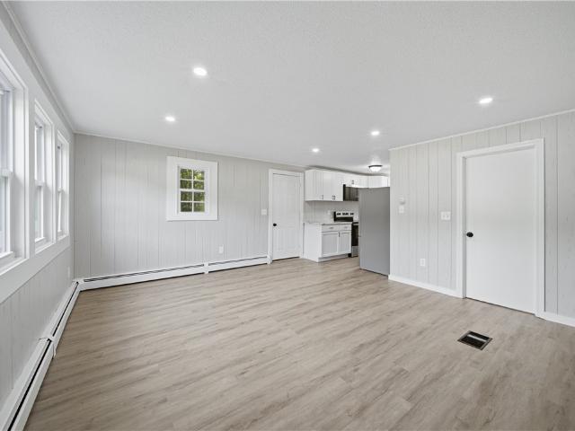 1392 Putnam Pike