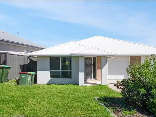 1/39 Ruby Road, Rutherford Townhouse for rent Listed by Alyss.