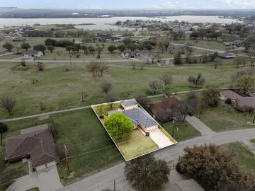 139 Runaway Bay Dr, Runaway Bay, TX 76426 | MLS #21200