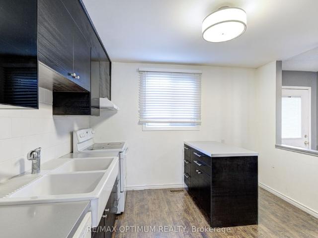17 45 Hansen Road N, Brampton