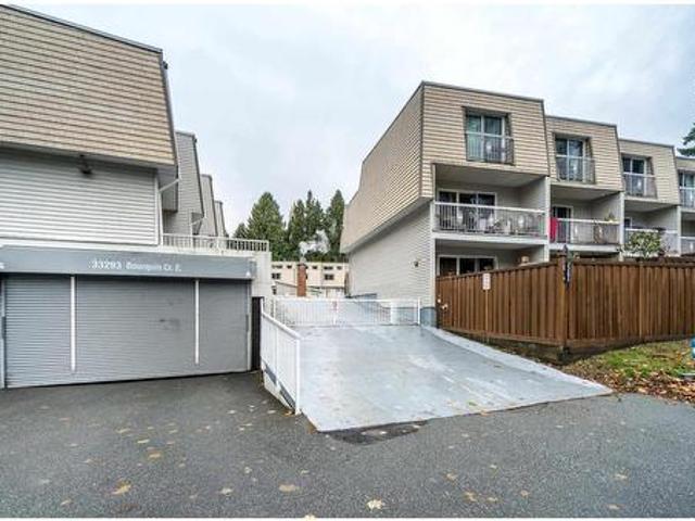 17 33 E Bourquin Crescent, Abbotsford, BC, V2S 1Y2 house for sale | Listing ID R3179 | Royal LePage
