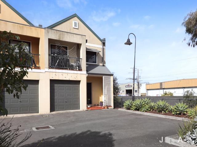 17 Taylor Mews, Kensington | Jas Stephens