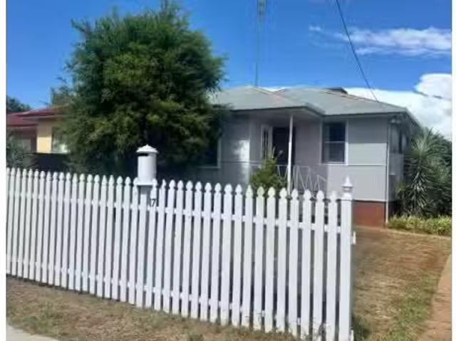 17 Thornbury Street, Parkes House for rent Listed by Hannah A.