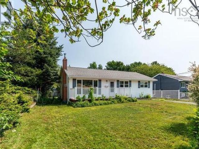 17 Topsail Boulevard, Woodlawn Heights, NS, B2W 2G5 house for sale | Listing ID 202618 | Royal LePage
