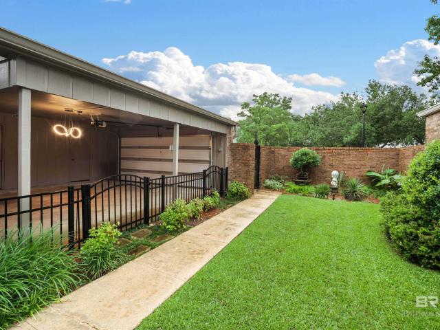 17 W Cobblestone Way