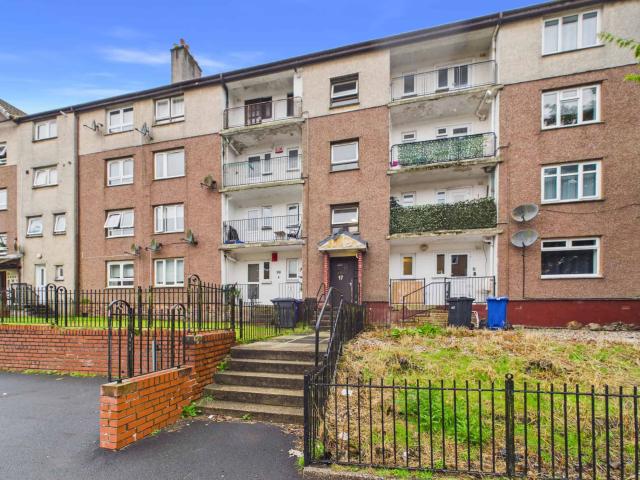 17 Waulkingmill Road – Spacious Two Bedroom Flat To Let in Clydebank
