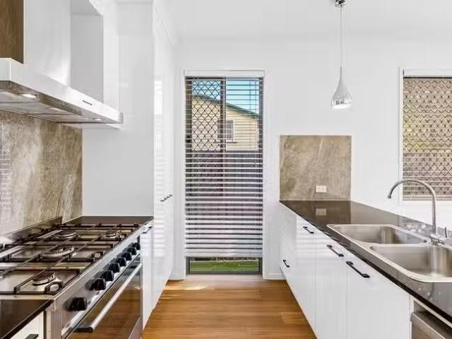 17 Alexander Road, Oxley, QLD 4075