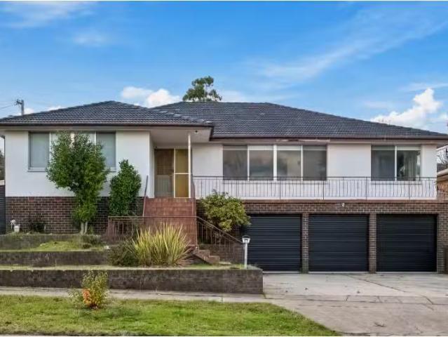 17 Alfred Hill Drive, Melba House for rent Listed by Grace Lo.