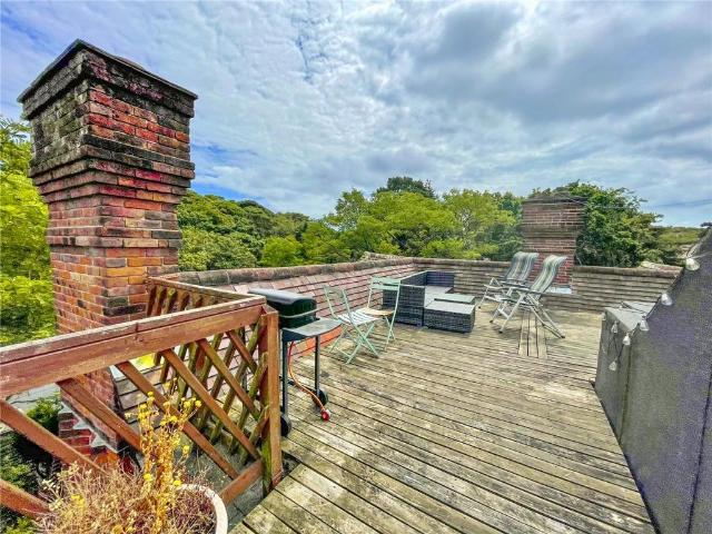 17 Alumdale Road, Bournemouth. 1 bed flat to rent £1,050 pcm £242 pw