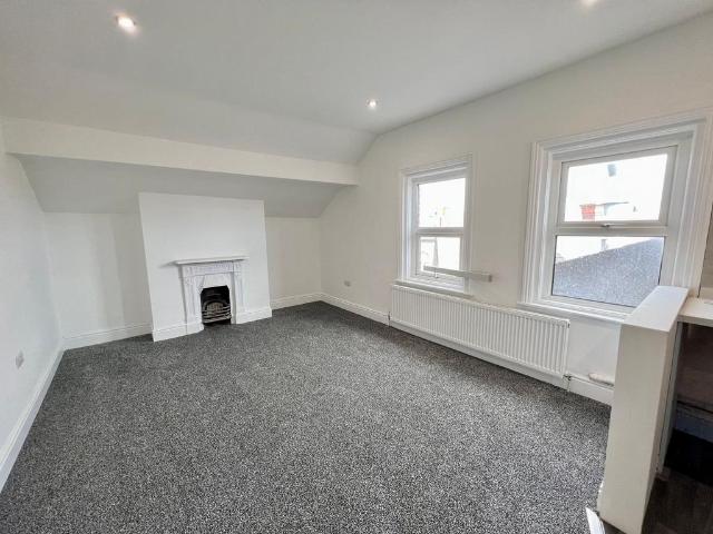 17 Ashley Road, Altrincham, WA14 1 bed apartment to rent £950 pcm £219 pw