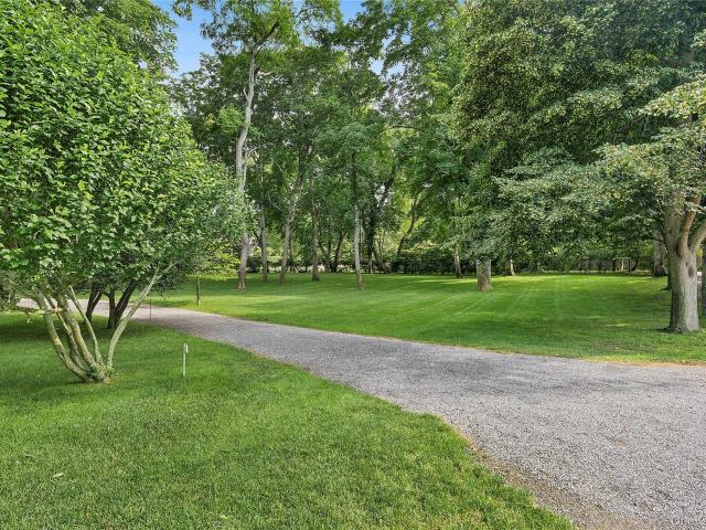 17 Baiting Hollow Road