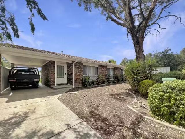 17 Beazley Cres, Calwell House for rent Listed by Hollie Etce.