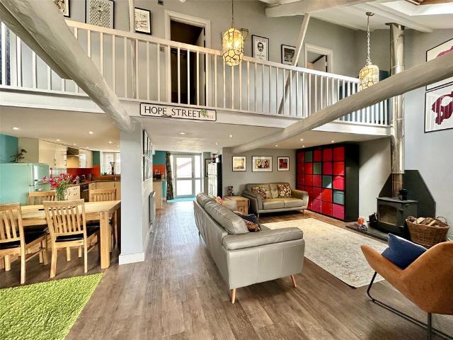 17 bedroom detached house for sale