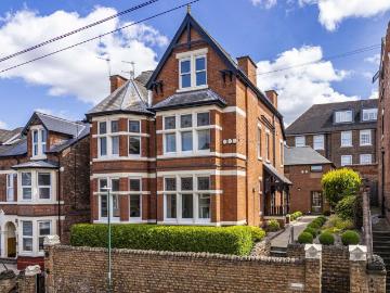 17 bedroom detached house for sale