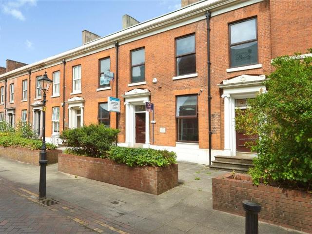 17 bedroom terraced house for sale