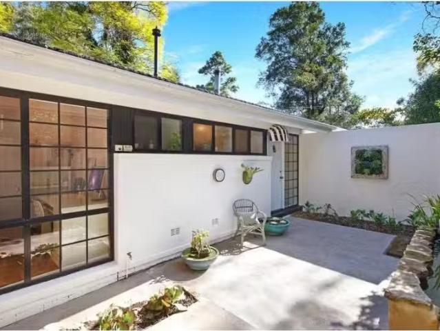 17 Beechworth Road, PYMBLE House for rent Listed by Winnie Hu.