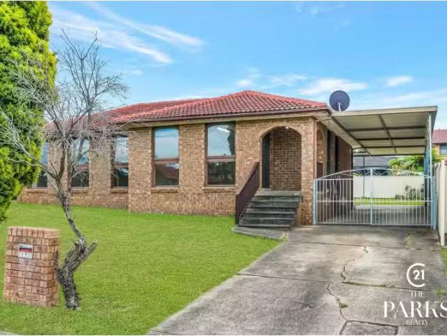 17 Bettong Crescent, Bossley Park House for rent Listed by Be.