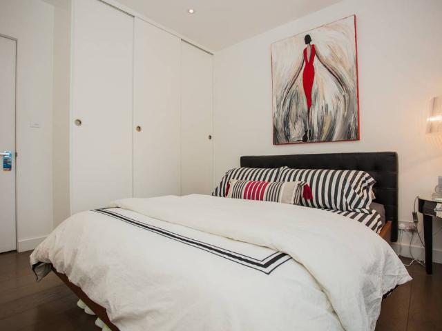 17 Bonnington Square, London, SW8