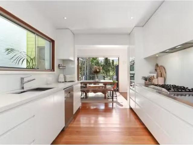 17 Brisbane Street, Bondi Junction House for rent Listed by L.