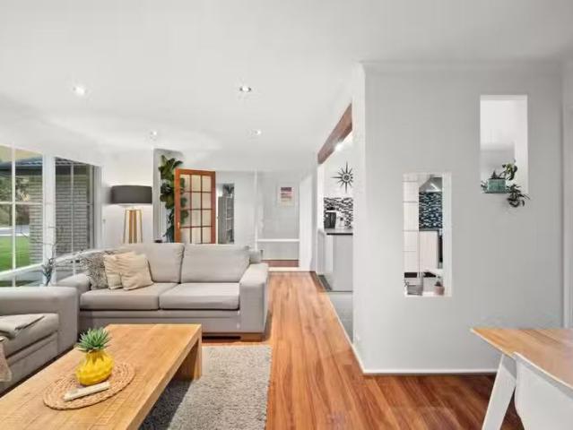 17 Capeview Crescent, HACKHAM, SA 5163 House for Rent