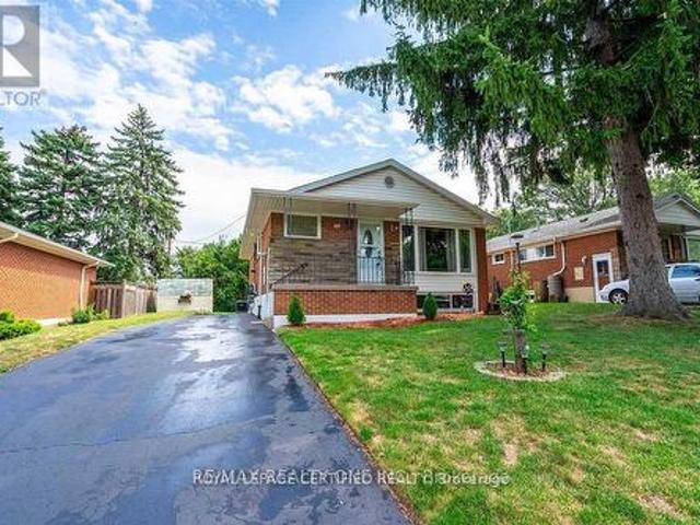 17 Carwyn Crescent, Hamilton, ON, L8S 3H3 house for sale | Listing ID X14108 | Royal LePage