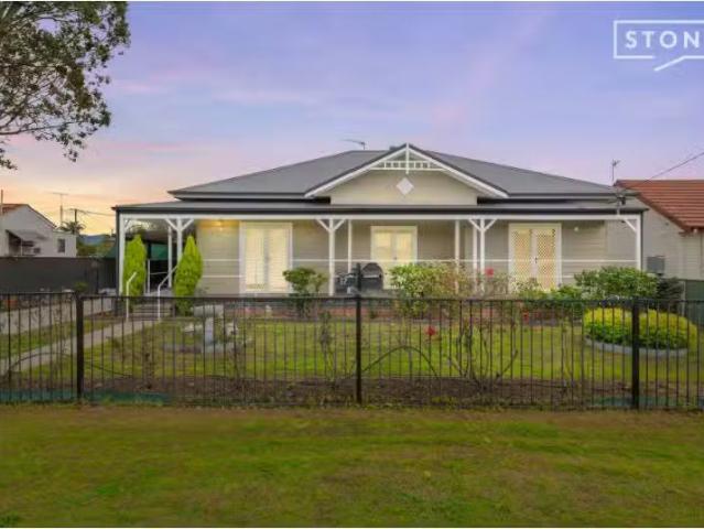 17 Comfort Avenue, Cessnock House for rent Listed by Adrienne.