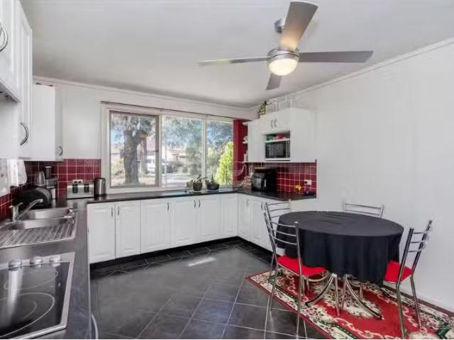 17 Cole Street, Downer House for rent Listed by Stephanie Tra.