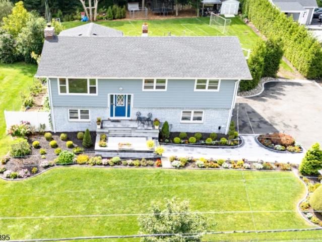 17 Corwin St