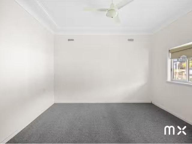17 Corrimal Street, Tarrawanna House for rent Listed by Mia A.