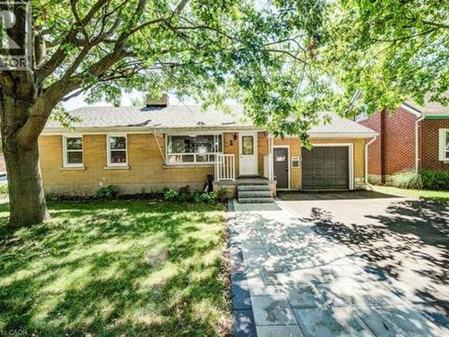 17 Crestwood Avenue, Kitchener, ON, N2H 4K6 house for sale | Listing ID 40845 | Royal LePage